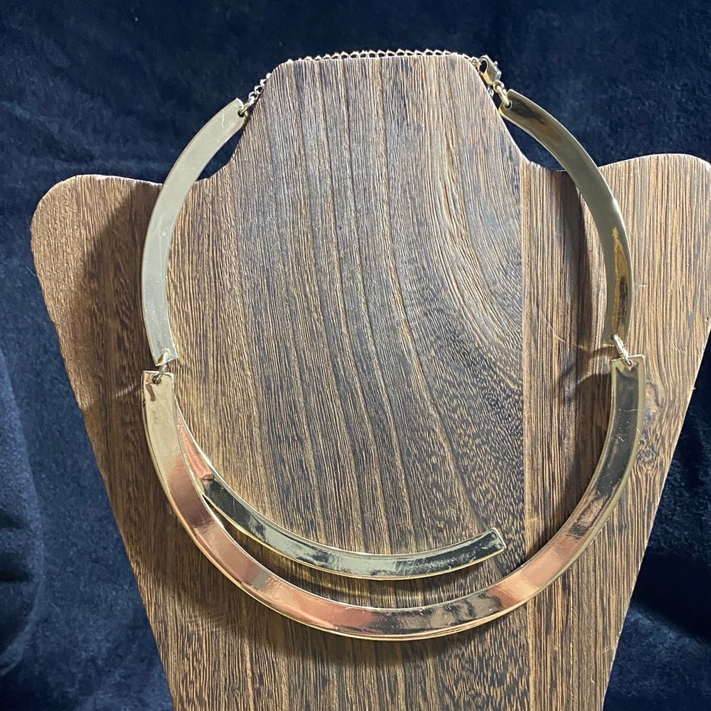 BCBGeneration Gold Statement Necklace - Picture 2 of 7